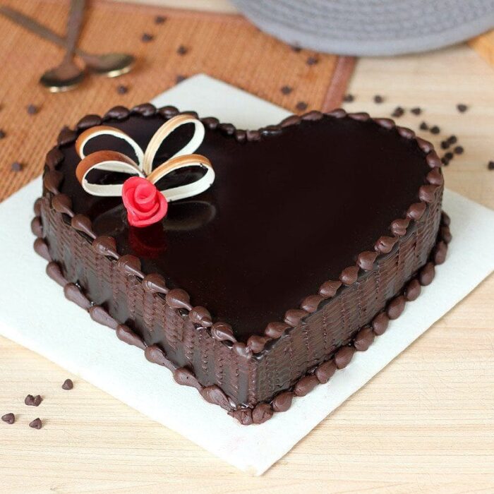 Chocoholic Love Cake 1 kg - Image 1
