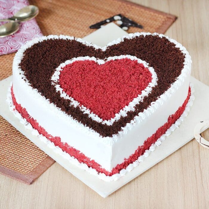 Chocoholic Red Velvet Cake 1 kg - Image 1